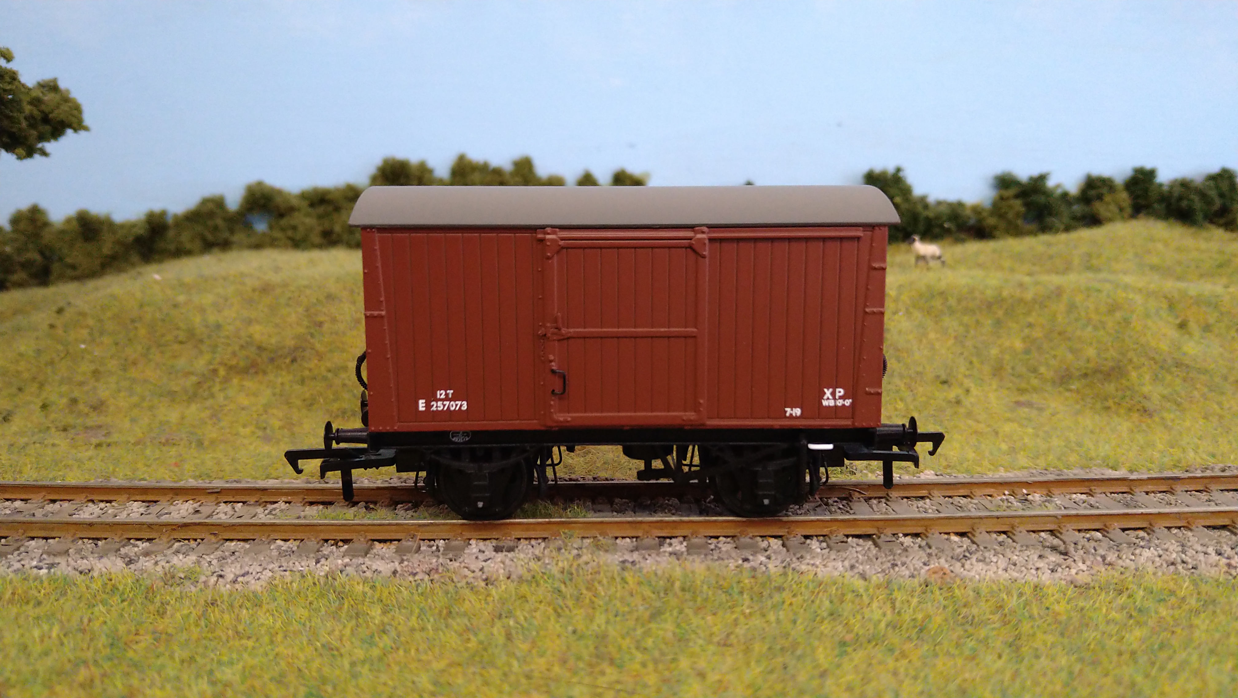 38-005D Bachmann OO Gauge BR HSA Hopper BR Bauxite TOPS with Deluxe Weathering 